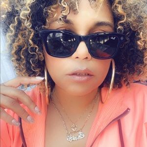 Meet your Posher, Beverly